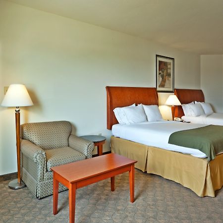 Holiday Inn Express Hotel And Suites Fairfield-North By Ihg Bagian luar foto