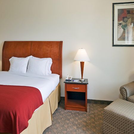 Holiday Inn Express Hotel And Suites Fairfield-North By Ihg Ruang foto