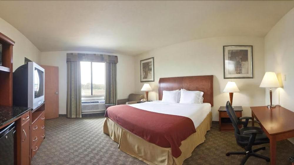 Holiday Inn Express Hotel And Suites Fairfield-North By Ihg Bagian luar foto