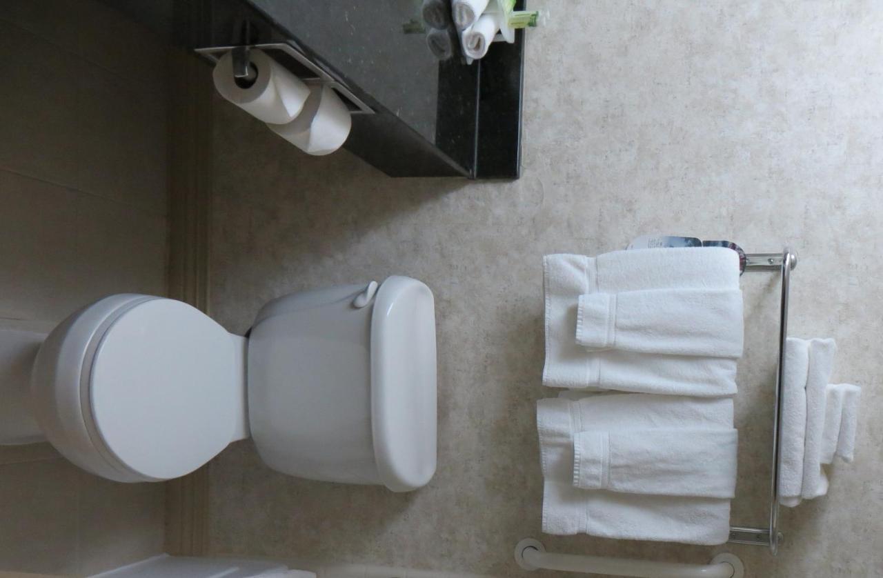 Holiday Inn Express Hotel And Suites Fairfield-North By Ihg Bagian luar foto