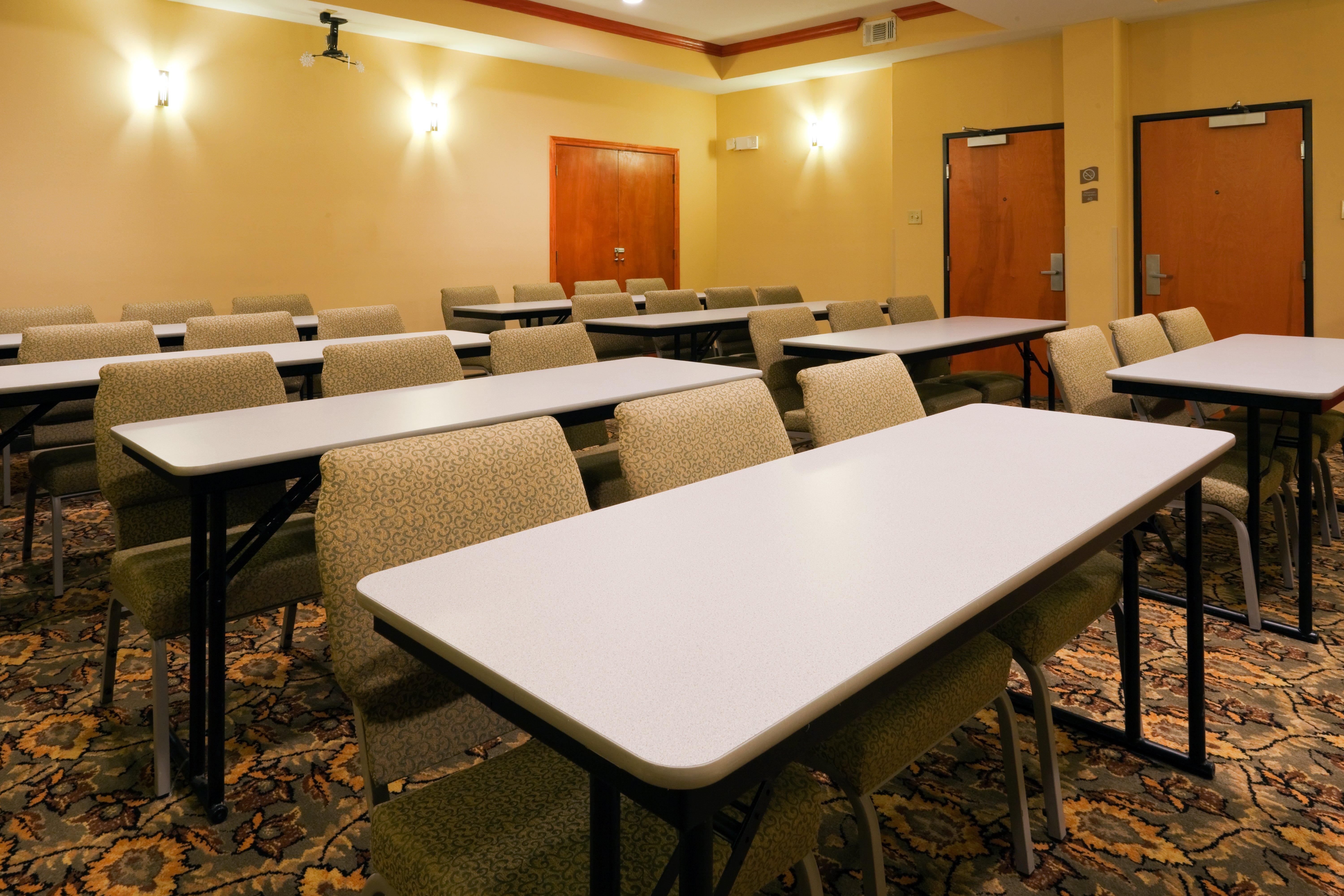 Holiday Inn Express Hotel And Suites Fairfield-North By Ihg Bagian luar foto