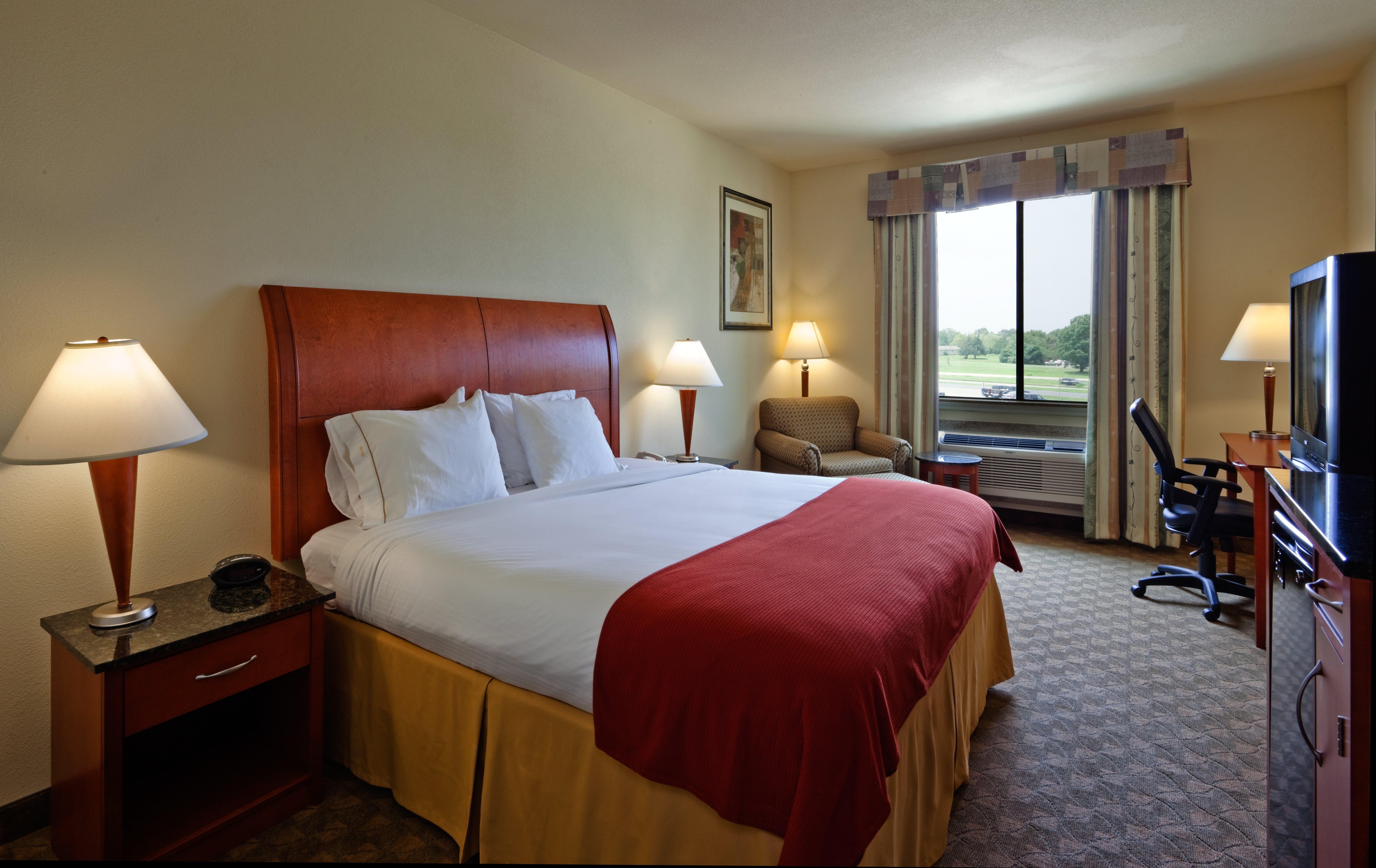 Holiday Inn Express Hotel And Suites Fairfield-North By Ihg Bagian luar foto