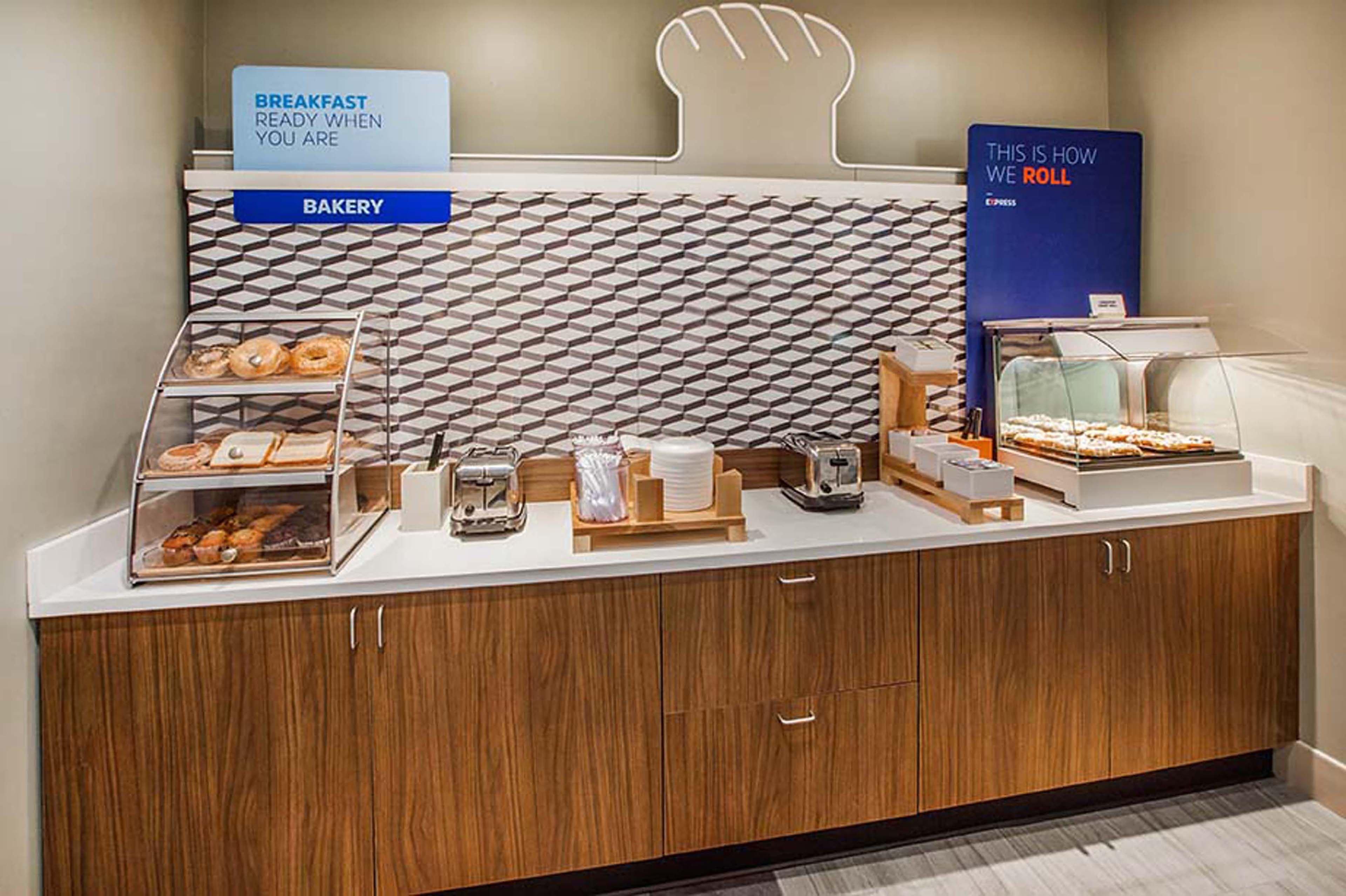 Holiday Inn Express Hotel And Suites Fairfield-North By Ihg Bagian luar foto