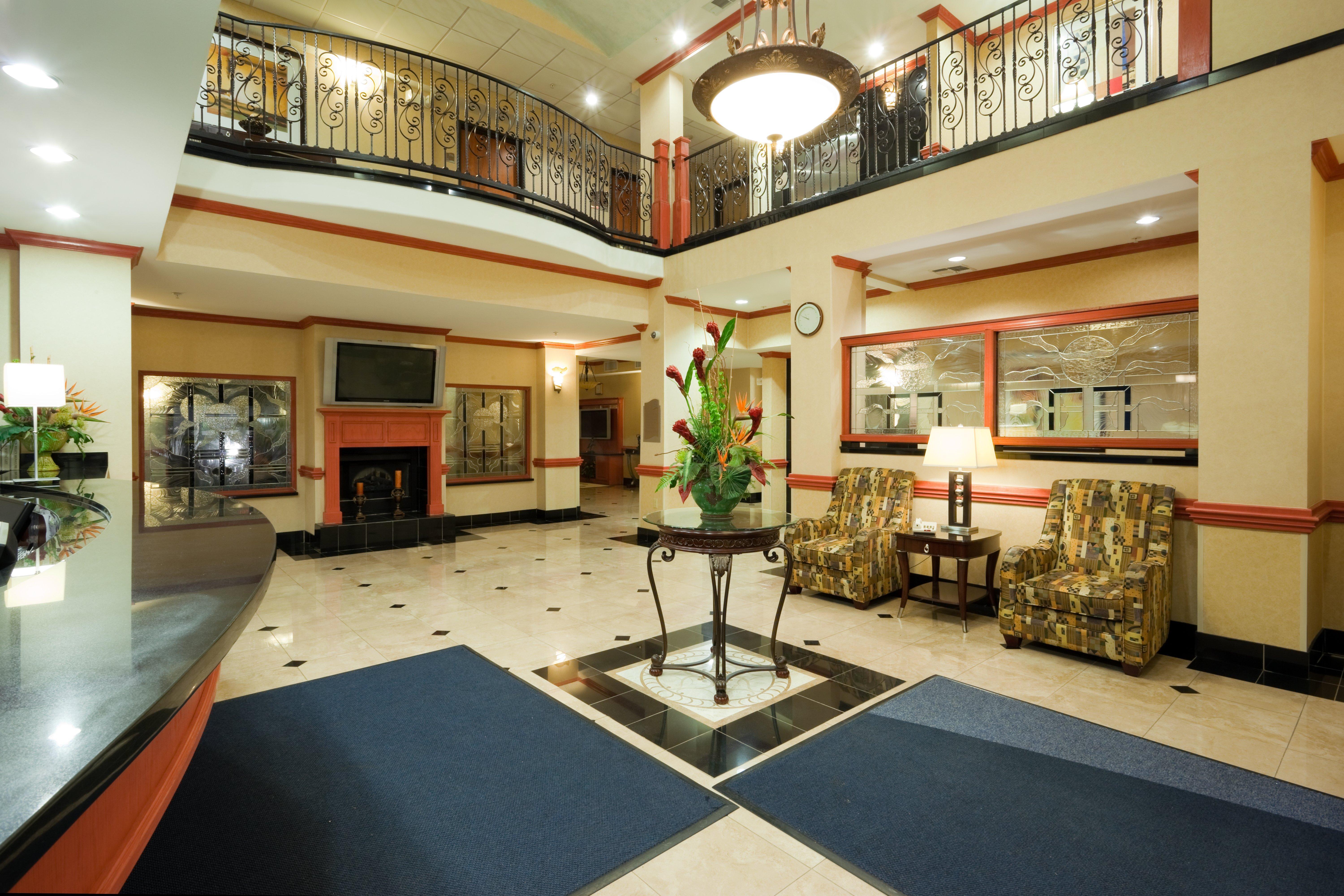 Holiday Inn Express Hotel And Suites Fairfield-North By Ihg Bagian luar foto