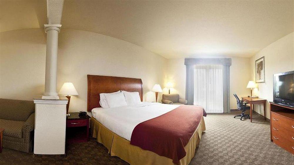 Holiday Inn Express Hotel And Suites Fairfield-North By Ihg Bagian luar foto